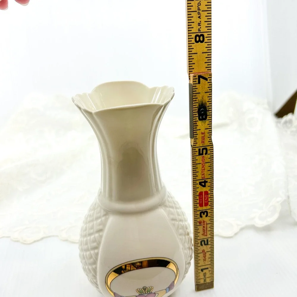Vintage Wedding Vase Irish Claddagh Symbol Love Heart Donegal Parian China Vase